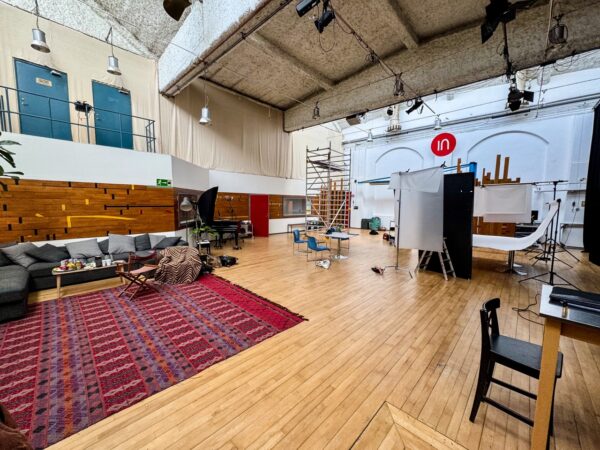 Die Lounge mit Küche kann von allen im Haus arbeitenden benutzt werden.