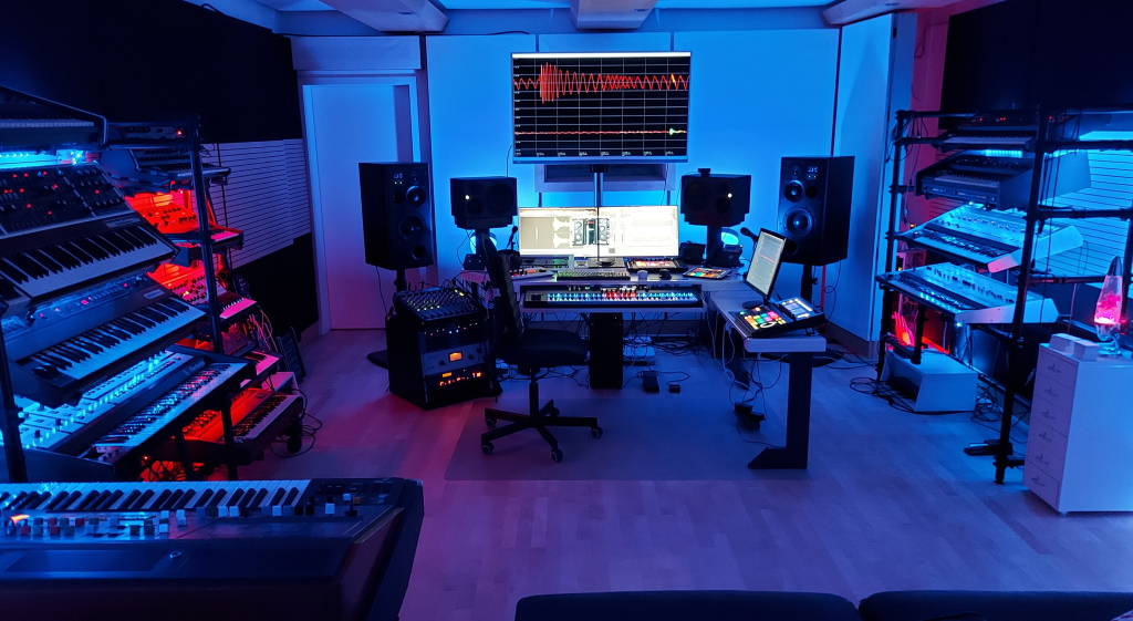 Regie des Synthesizer Studio Berlin