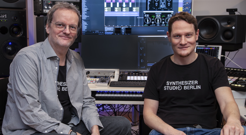 Die Betreiber des Synthesizer Studios Berlin Michael Soltau und Stephan Bobinger.