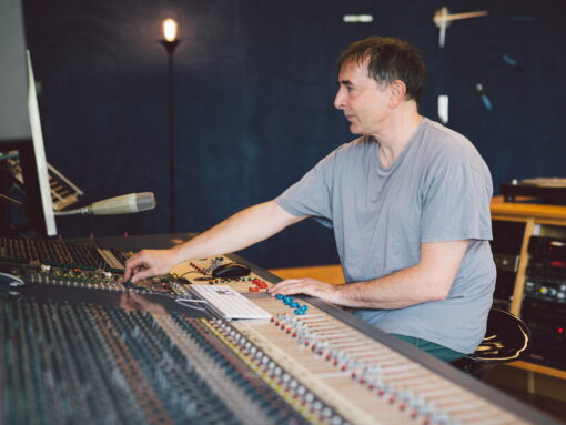 Arno Jordan am Mischpult im Castle Studio