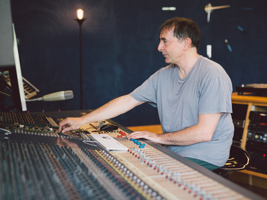 Arno Jordan am Mischpult im Castle Studio