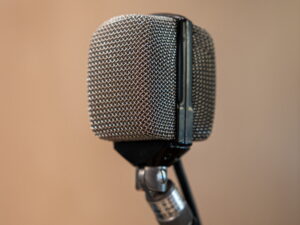 AKG D12